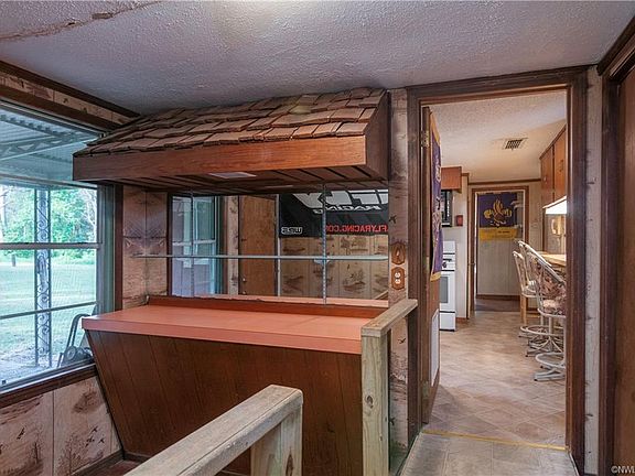 4th image of 2806 Wisteria St