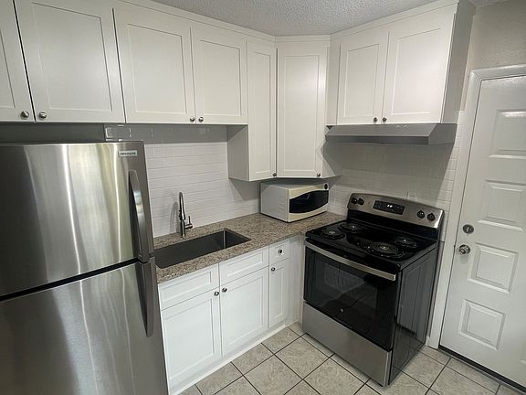 2nd image of 504 S Newport Ave