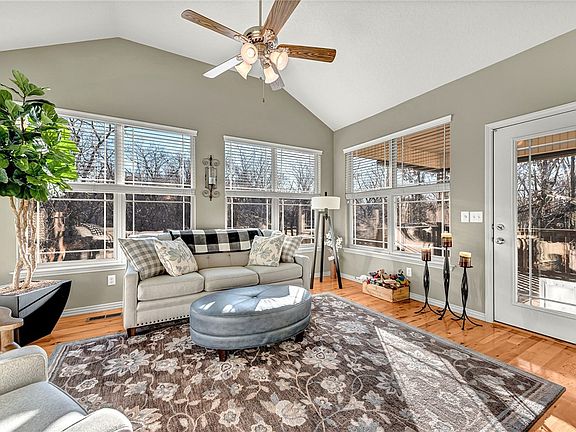 3rd image of 13 Renfrew Dr