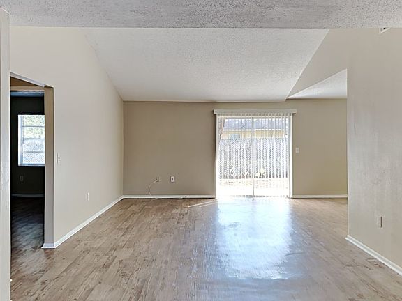 5th image of 835 N Oakwood Loop