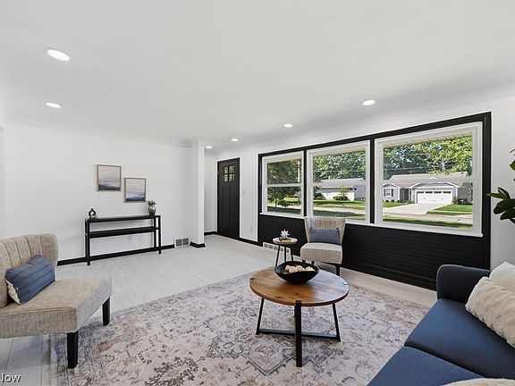 3rd image of 315 Greenvale Rd