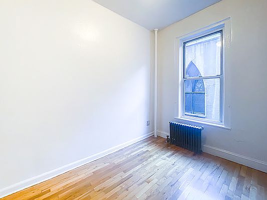 5th image of 425 W 46th St APT 3C