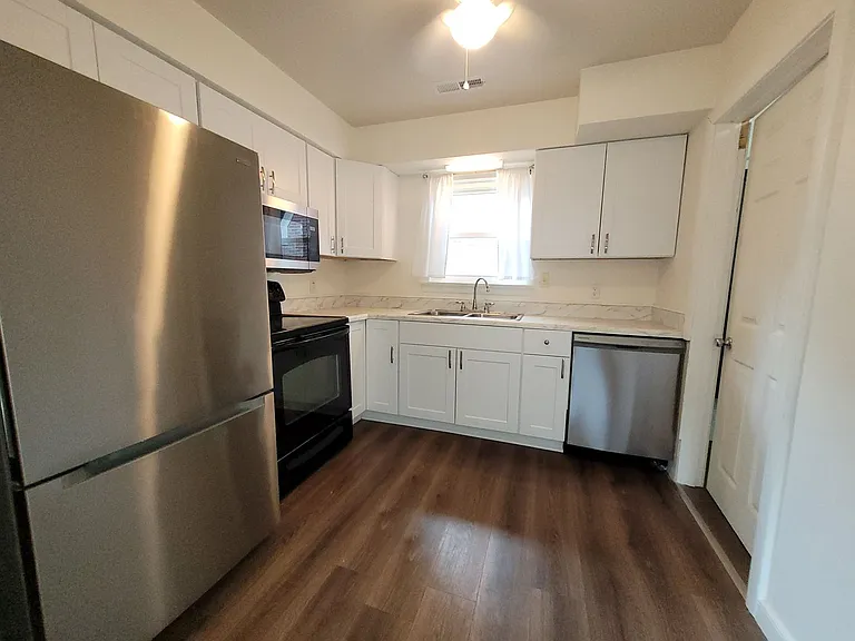 1012 Oaklawn Ave — Photo 5