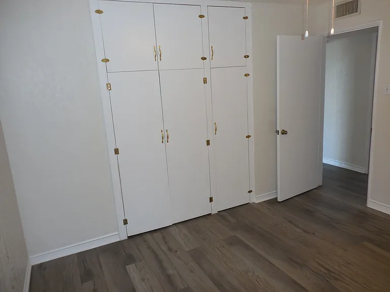 701 W Yandell Dr #8 — Photo 11