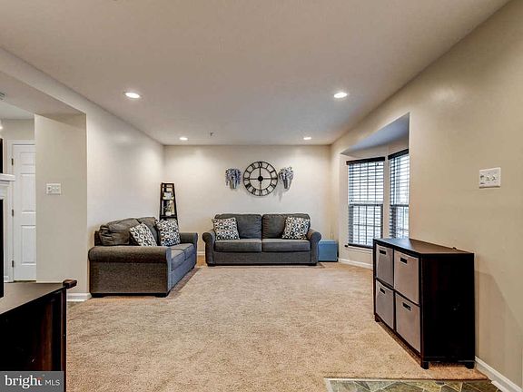 2nd image of 941 Felicia Ct