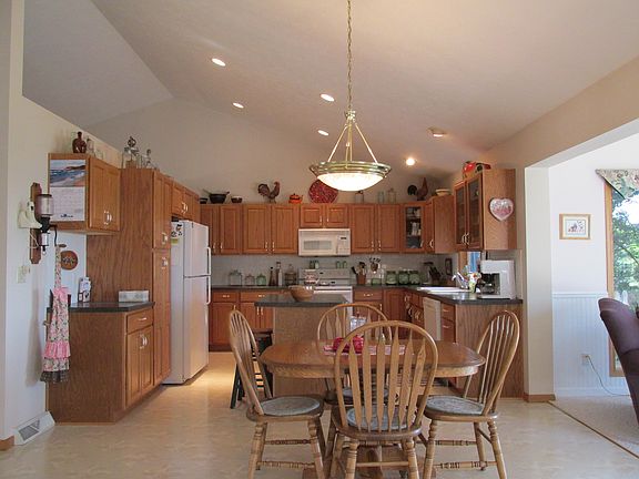 5th image of 6840 Oak Bluff 23.75 Drive