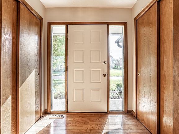 4th image of 100 Wintergreen Dr