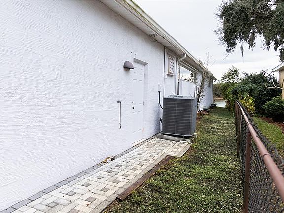 2nd image of 4914 Yellowstone Dr