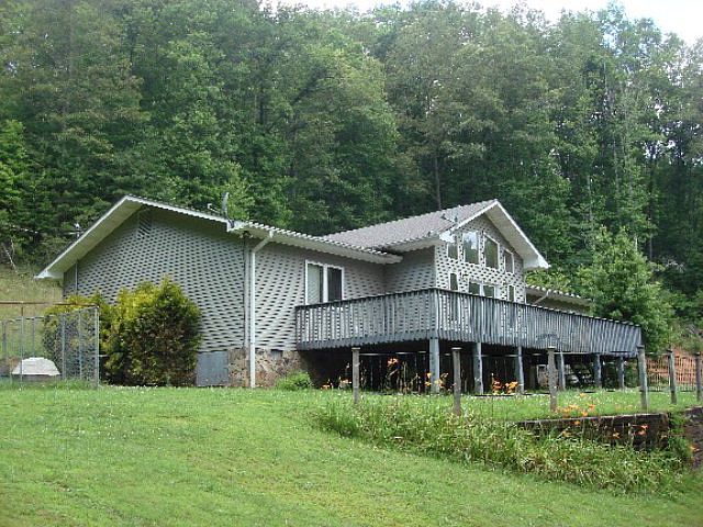 2nd image of 1117 Lower Mtn Crk