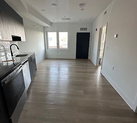 2nd image of 635 N 5th St #404