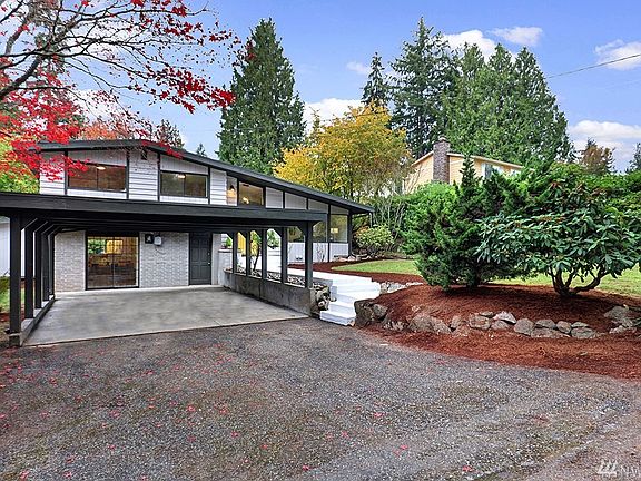 2 Car-port Garage, w/entry into Mud Room