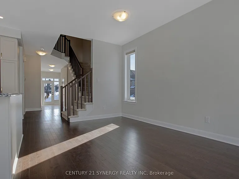 708 SE Taliesin Cres — Photo 10