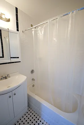 Rented by Bold New York | media 32