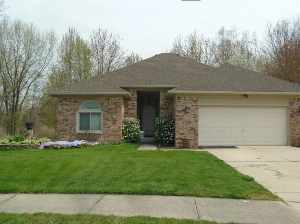 28379 Emerald Ct, Chesterfield, MI 48047