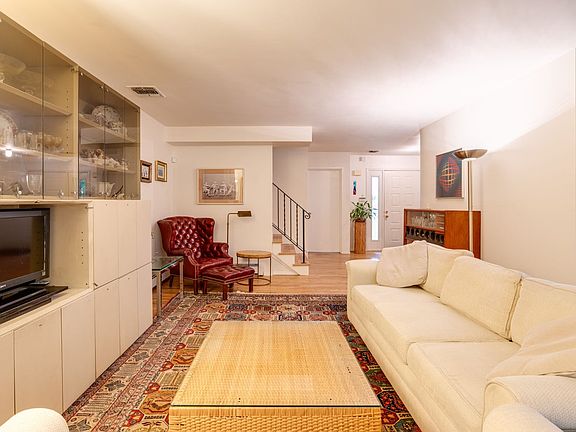 3rd image of 74 Chestnut St