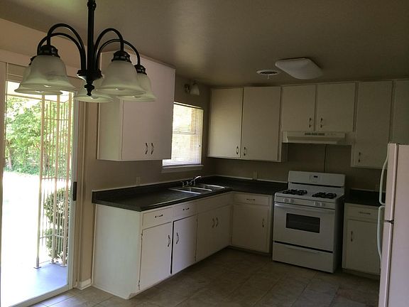 4th image of 1317 Estes Dr