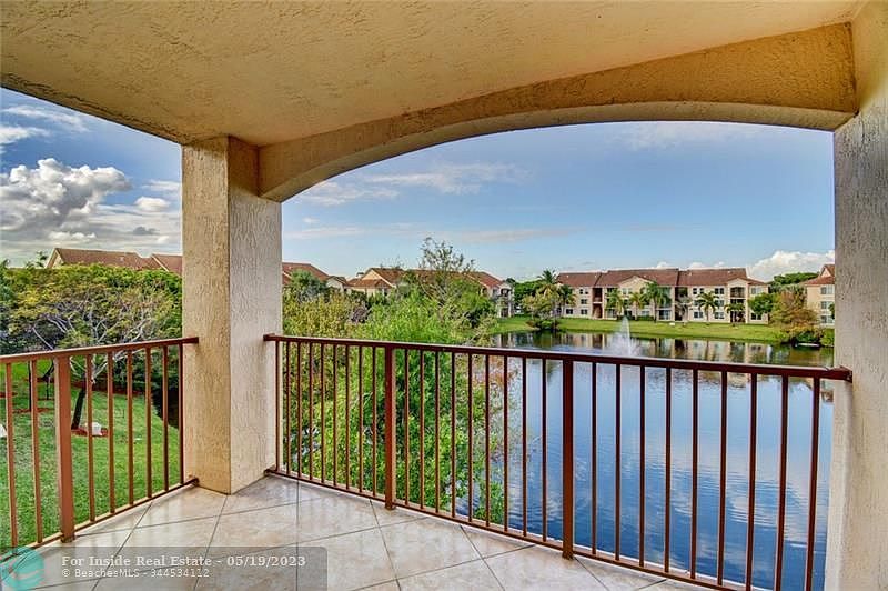 1st image of 918 Villa Cir