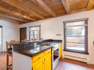 936 Los Lovatos Rd, Santa Fe, NM 87501