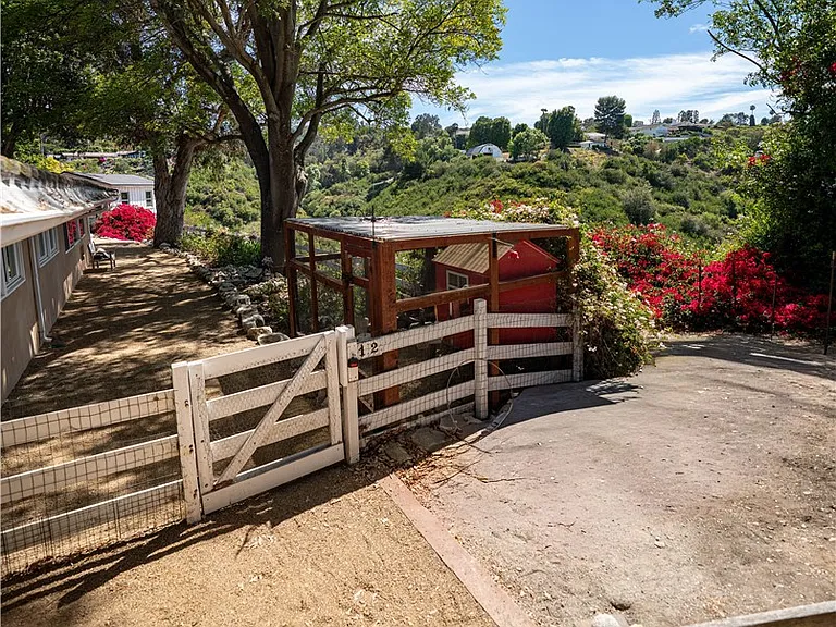 12 Martingale Dr — Photo 29