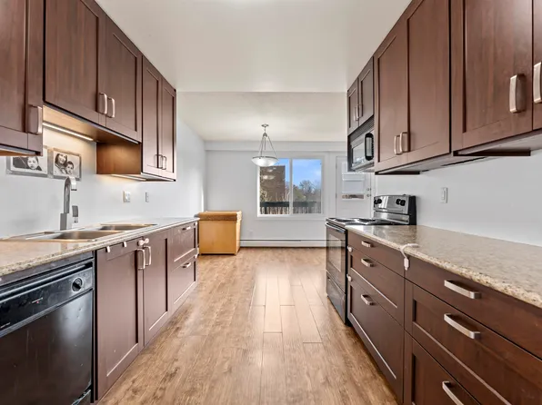 7825 159th St NW, Edmonton, AB T5R 2E1