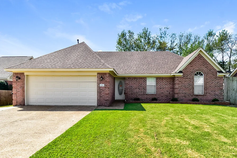 3 bed, 2.0 bath, 1709 sqft, $1,895 — Photo 1