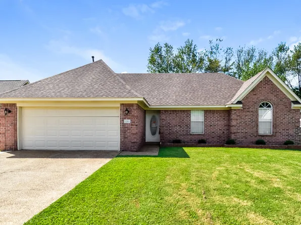 1261 Thames Dr, Southaven, MS 38671