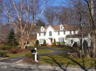 10 Crescent Ln, Trumbull, CT 06611