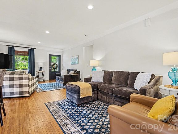 5th image of 107 Peachtree St