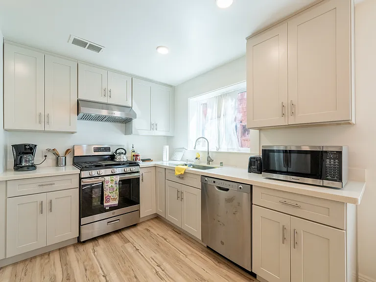 1615 McGee Ave #A — Photo 6
