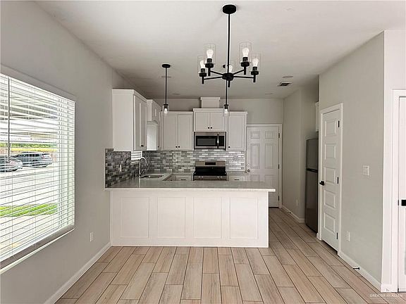 3rd image of 1019 N Clarence Ave #4