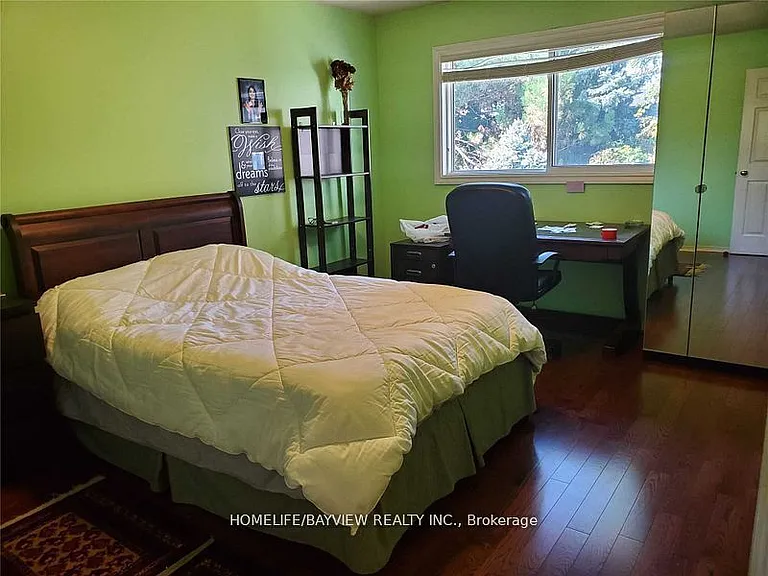 84 Huntington Park Dr W — Photo 12