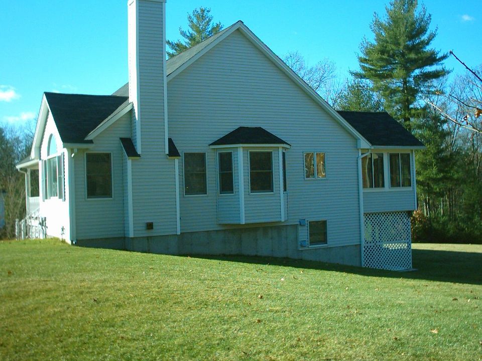 2nd image of 16 Hickory Ln