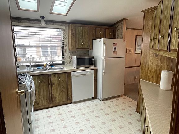 4th image of 14537 Leeds Ct #438