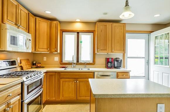 2nd image of 12 Devonshire Ln