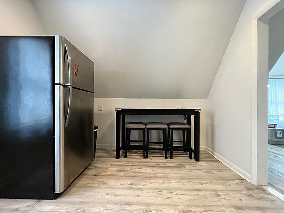 5th image of 232 S 6th St Floor 3