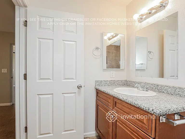 7501 W Whitton Ave — Photo 10