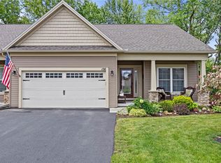 136 Golden Oaks Way, Rochester, NY 14624