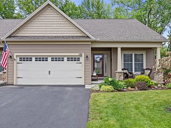136 Golden Oaks Way, Rochester, NY 14624