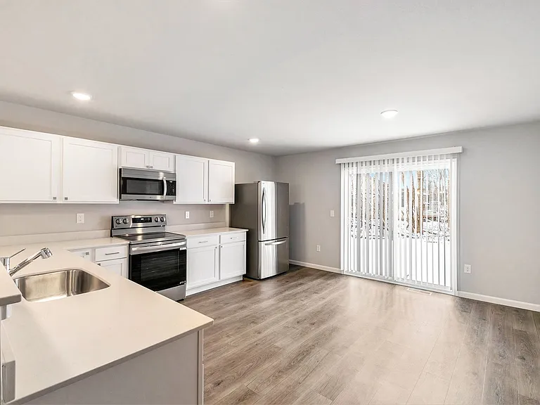 120 Iris Ct — Photo 3