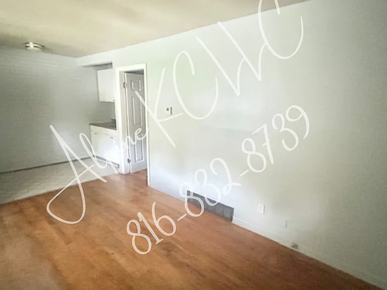 2501 Van Brunt Blvd #7 — Photo 3