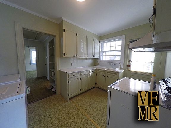 Kitchen Appliances included..