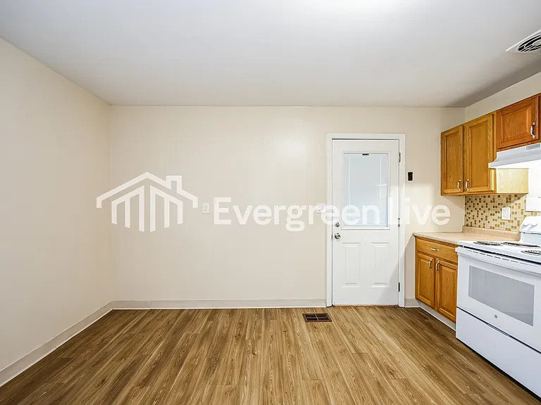 4325 Beechmont Dr — Photo 5