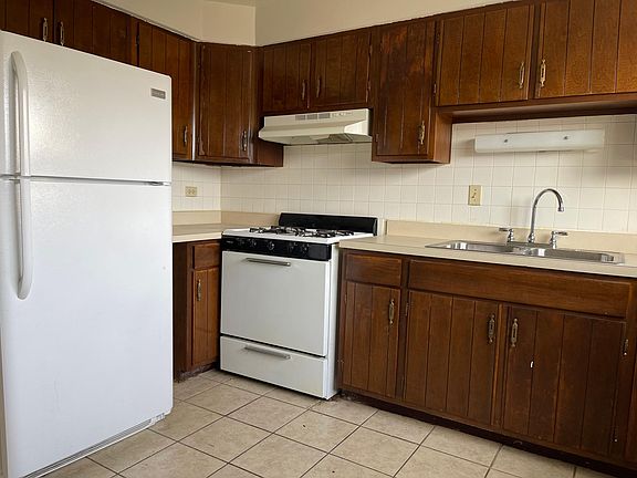 4th image of 3817 W 124th Pl APT 1E