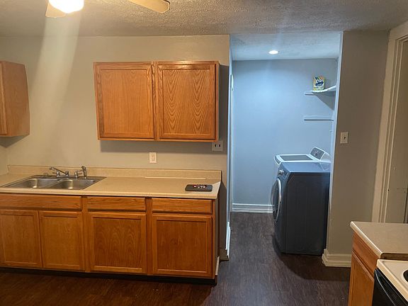 4th image of 2606 E 5th St #2608