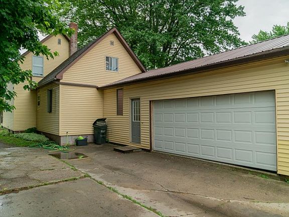 4th image of 3379 Main St