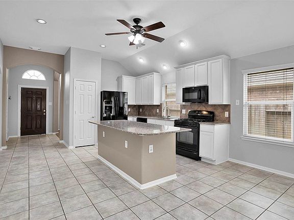 3rd image of 28234 Sweet Oak Ln