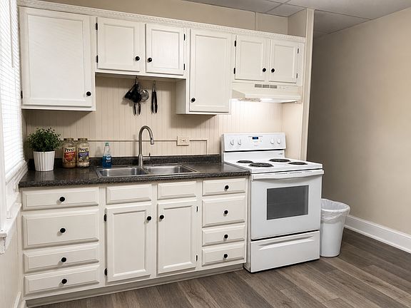 2nd image of 214-216 E King St #216-1R