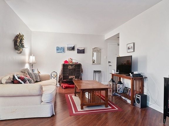 3rd image of 4920 N Marine Dr #S305
