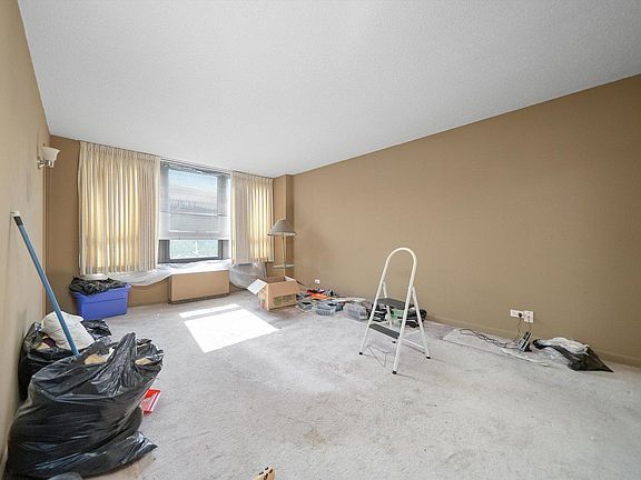 5th image of 5471 S Hyde Park Blvd APT 6A