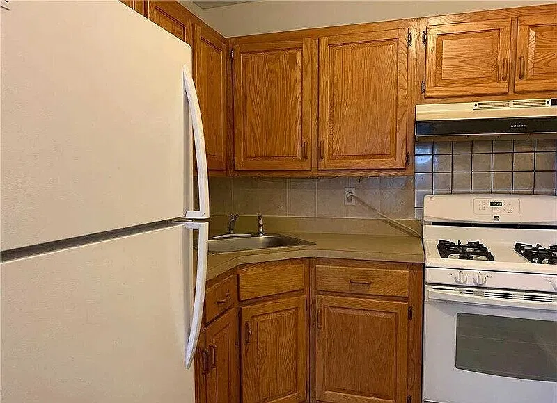1 bed, 1.0 bath, $1,376 — Photo 4
